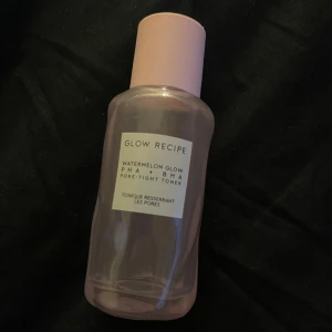 Dekoration - Tom liten flaska av glow recipe tonern, tänker om någon vill ha som dekoration eller att pyssla/diy med❤️