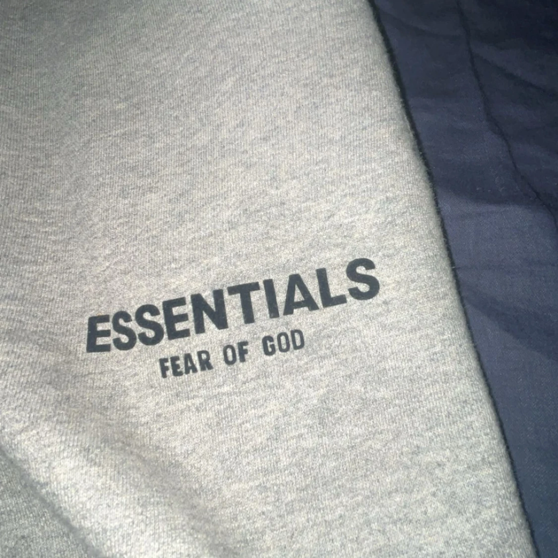 Grå mjukisbyxor från Essentials Fear of God - 2