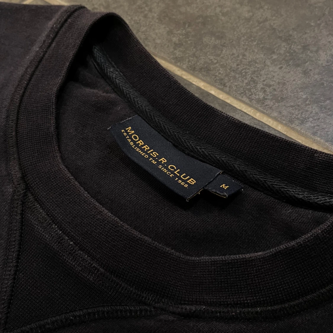 Svart sweatshirt från Morris R. Club - 1