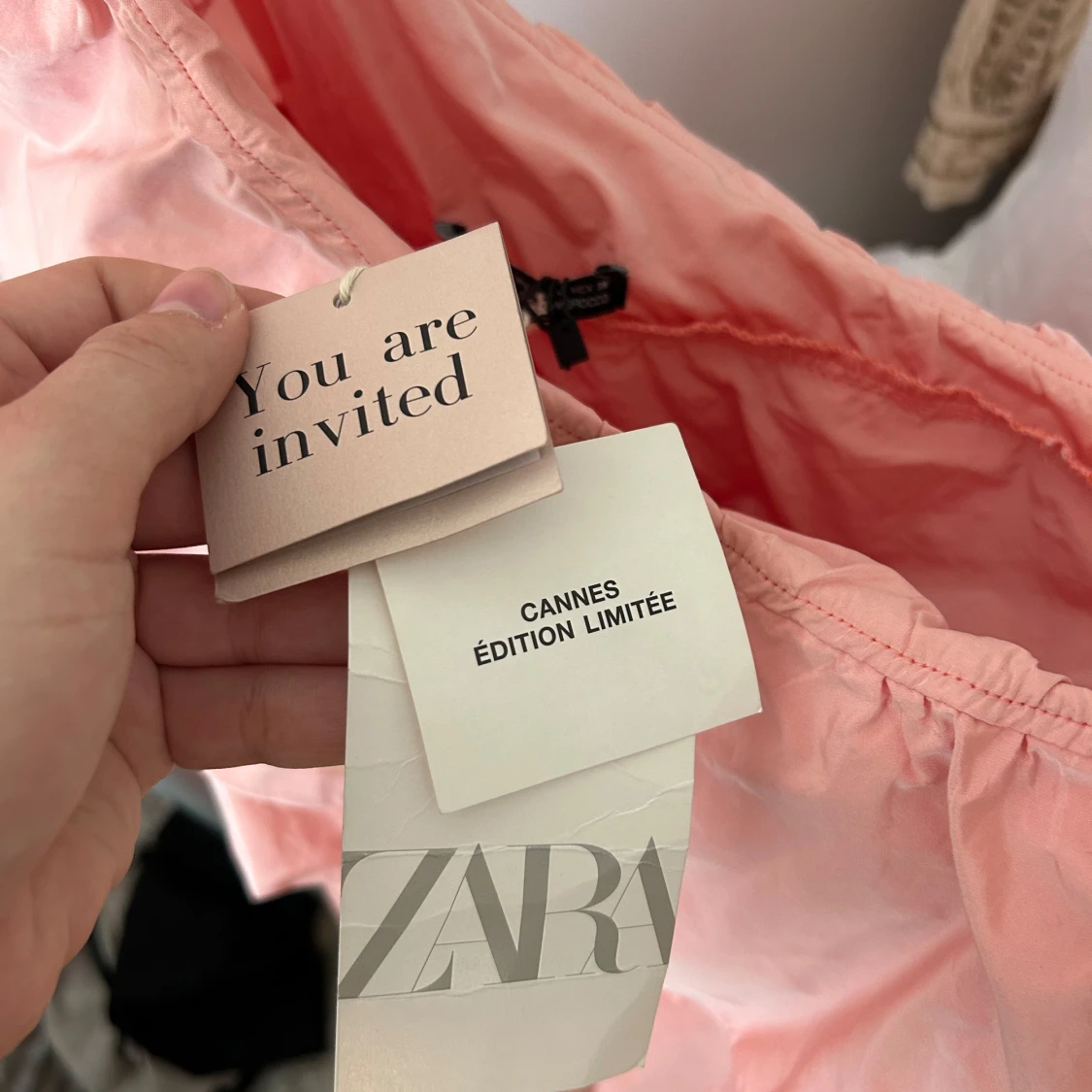 Rosa volangklänning från Zara Cannes Edition - 3