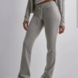 Nelly mjukisbyxor  - Säljer dessa mjukisbyxor pågrund av att de inte kommer till användning, slutsåld på hemsidan❤️pris kan diskuteras 