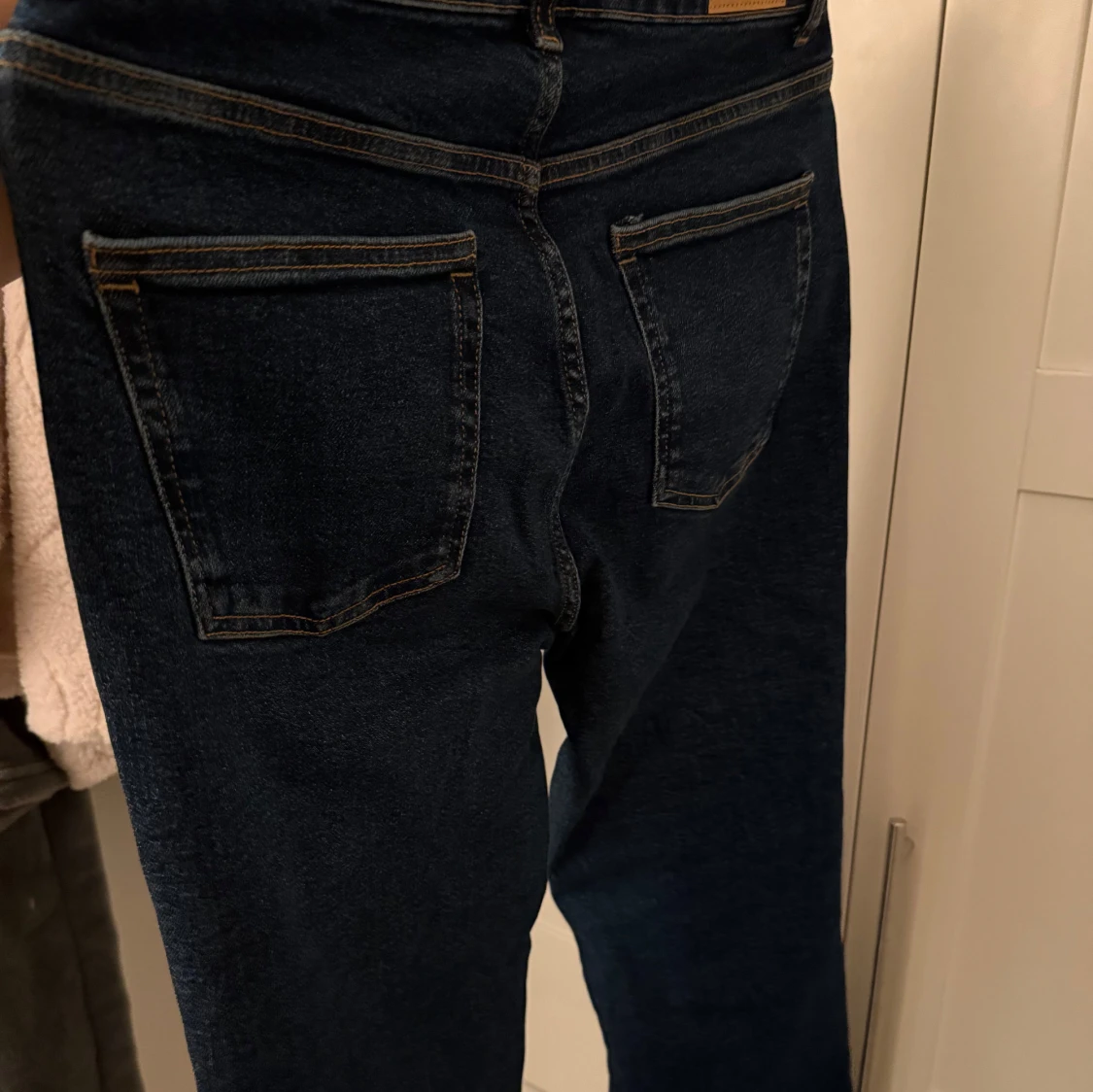Mörkblå bootcut jeans från Zara - 1