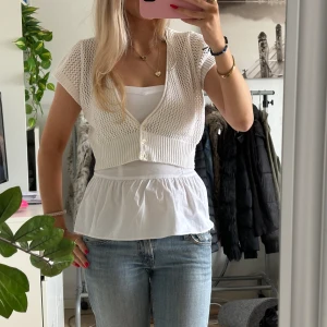 Stickad kofta - Bra skick, köp via köp nu💓