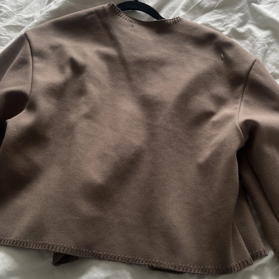 Brun/beige omlottjacka från Ginatricot - 3