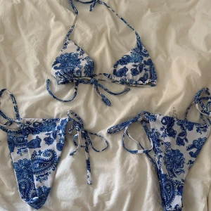 Bikini - Bikini från shein. 30kr för en del, 50kr för överdel + underdel💙 Underdel finns i både S & M, överdel endast i S. Går lika bra att köpa en del som två/tre. Bikinin är endast testad!