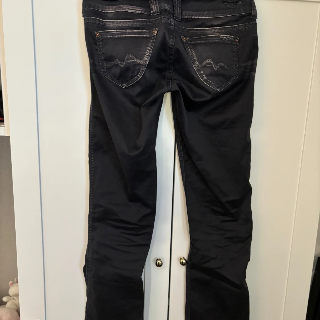 Svarta jeansbyxor med raka ben - 1