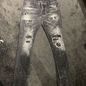 dsquared2 jeans - Ett par feta dsquared2 jeans bra skick. Säljer för använder dem inte.