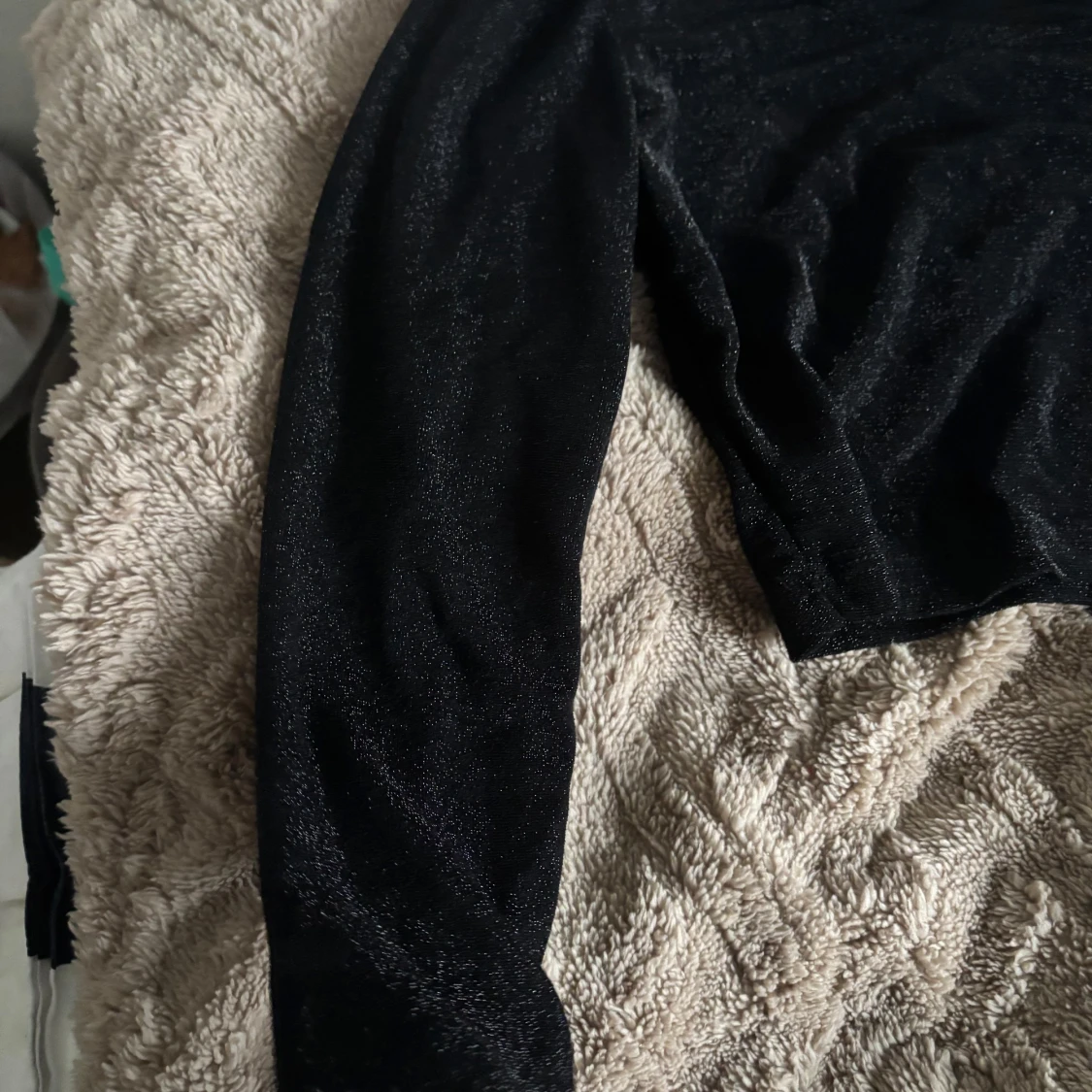 Svart glittrig croppad topp från RAVLS - 1