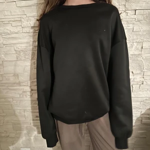 Tröja  - Svart snygg & skön tröja! Pris kan diskuteras 