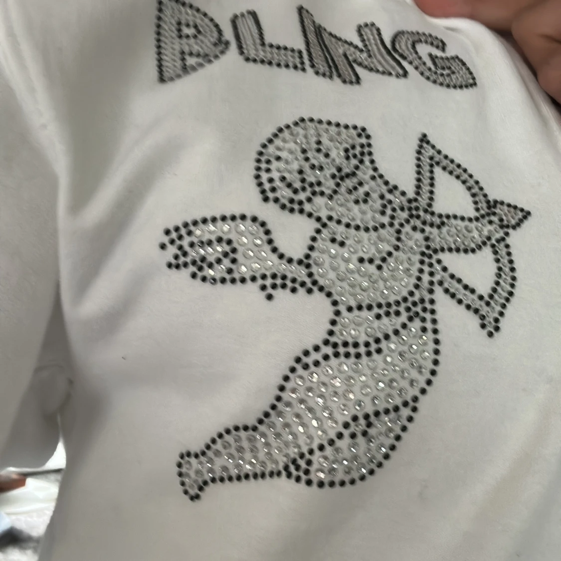 Vit hoodie med strasstenar och BLING-tryck - 3