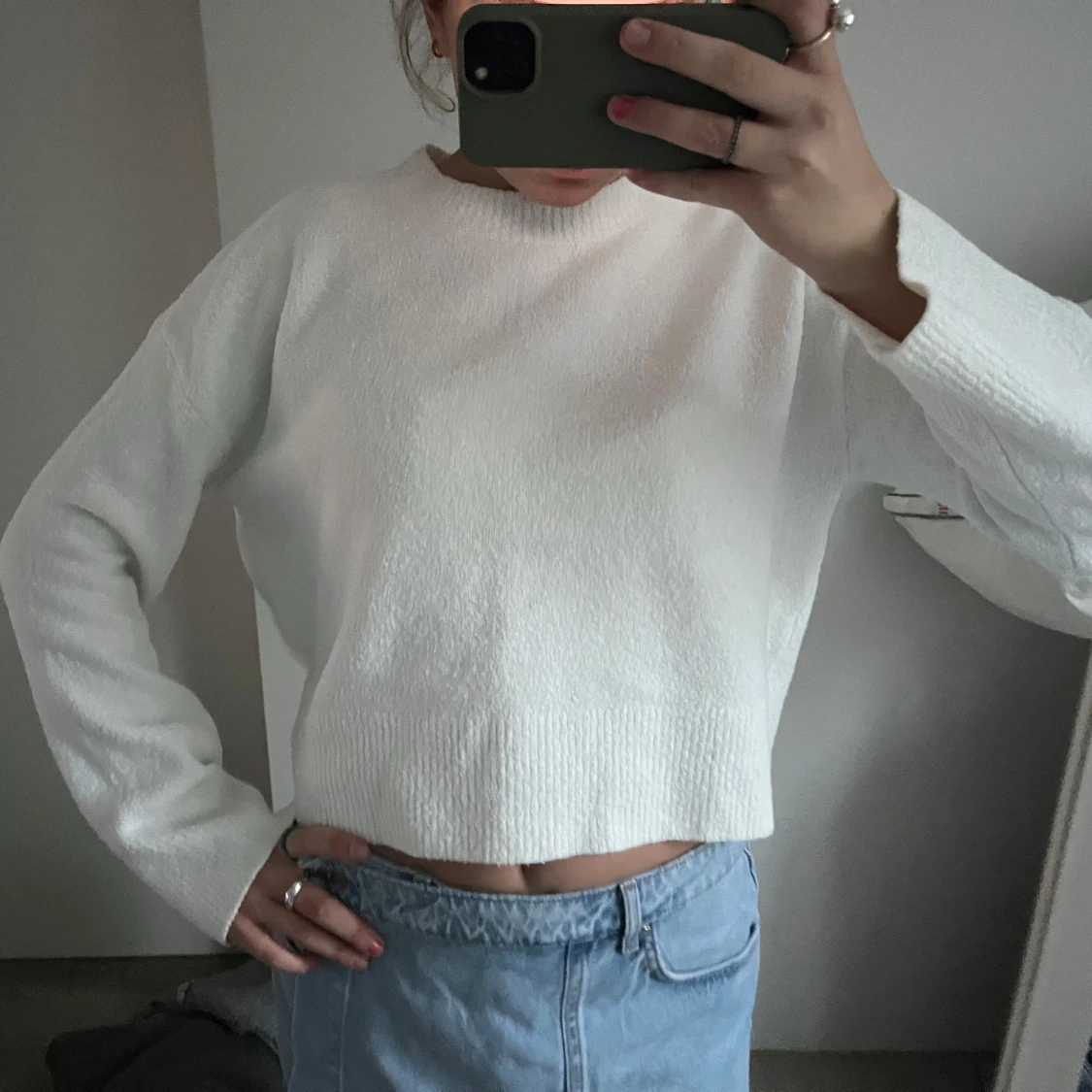 Vit croppad stickad tröja