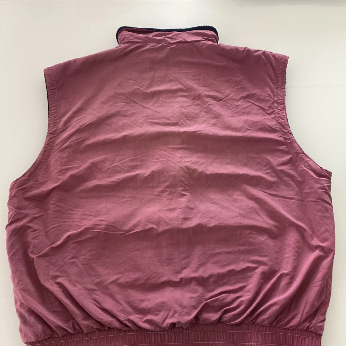 Vinröd väst med dragkedja - 1