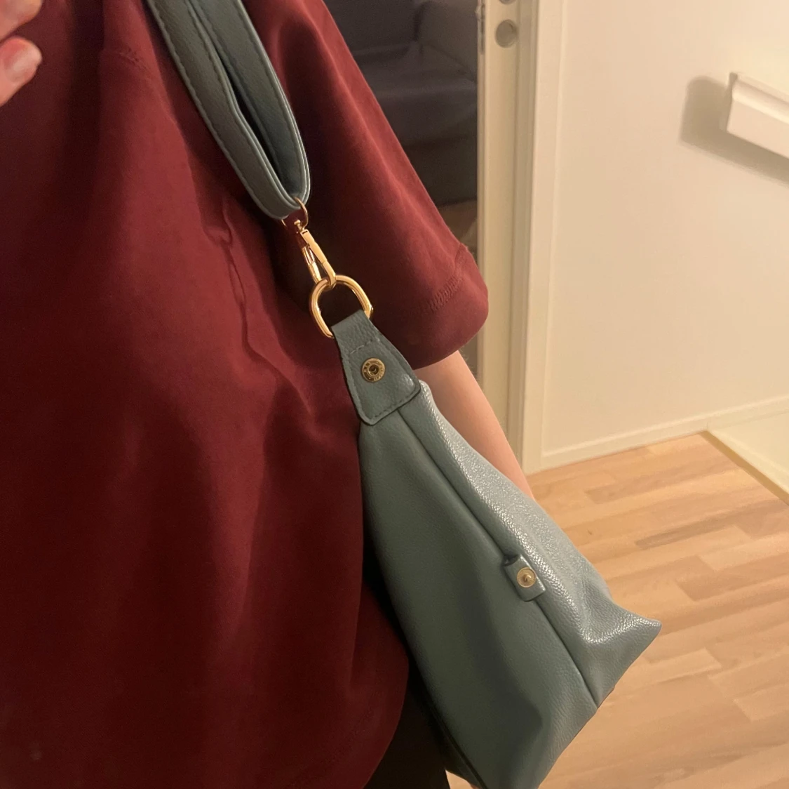 Ljusblå axelväska - 2