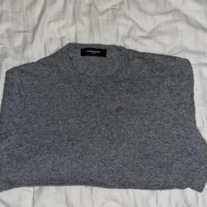 Merinoull sweatshirt  - En merinoull tröja från märket Lawrence Grey.tröjan har ett mycket skönt material och är i mycket bra skick utan fläckar osv. Storleken är s.