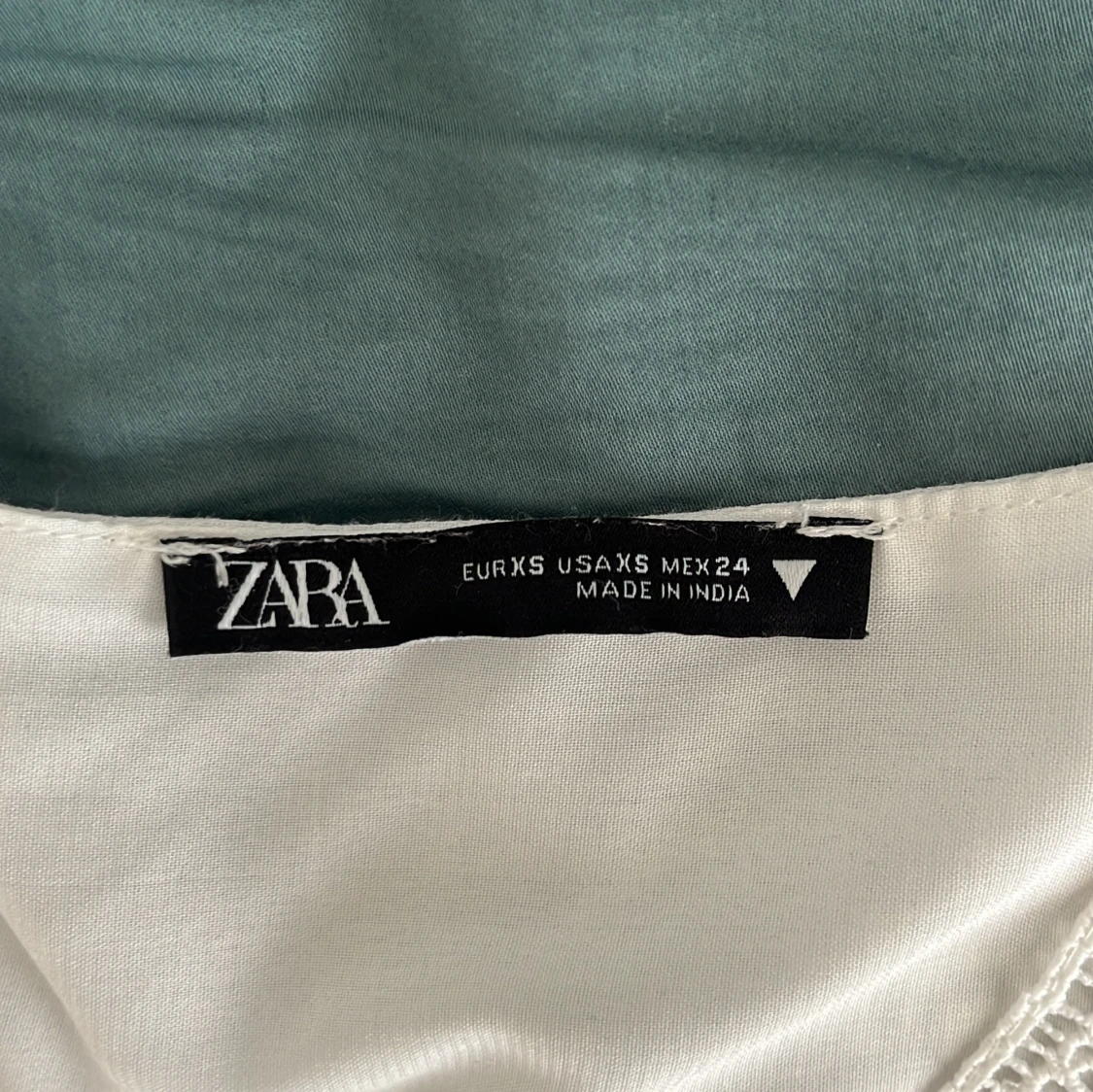 Vit broderad linnetopp från Zara - 3
