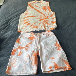 Linne och shorts  - Använd i gott skick! Det står storlek 42 på shortsen men det är storlek 30 i midjan. 