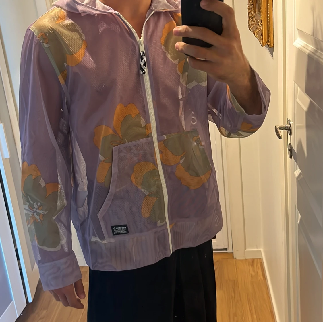 Lila blommig vindjacka från Levi's - 2