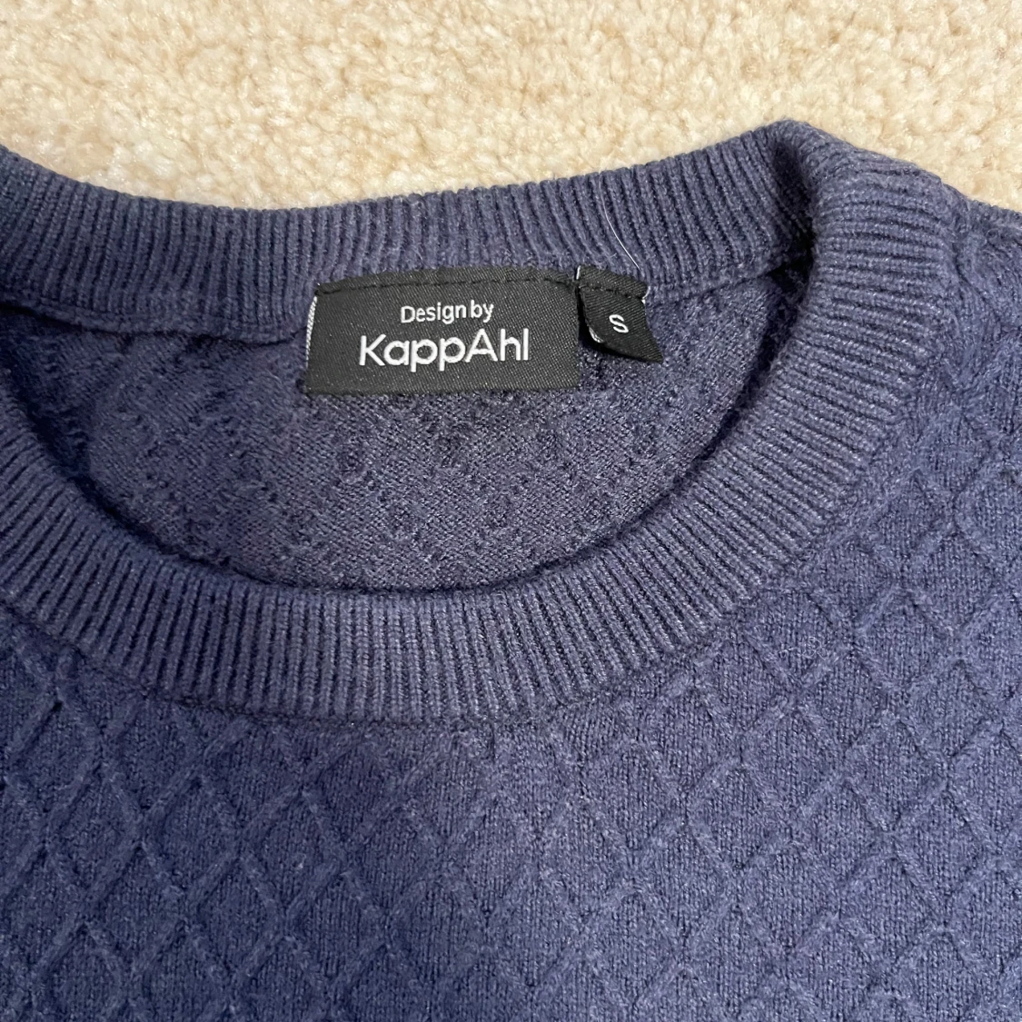 Mörkblå stickad tröja från KappAhl - 1