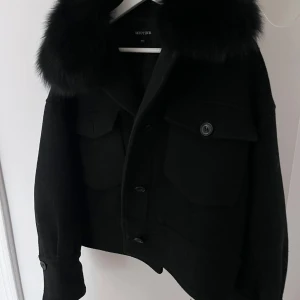 Intressekoll - Intressekoll på min svarta meotinejacka i modellen Charlie strl M