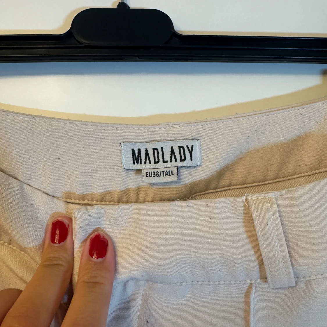 Beiga kostymbyxor från Madlady - 1