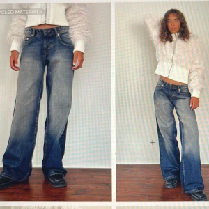 Wide jeans från Motel, blå denim - Säljer ett par blå jeans/amber wash från Motel Rocks med breda ben och de är low-waist. Jeansen har en cool, tvättad finish. Helt oanvända då de är för små. Midja: 78cm Innerbenslängd: 75cm Längd: 101cm Köpt för 71€. Säljs för 700kr+frakt 