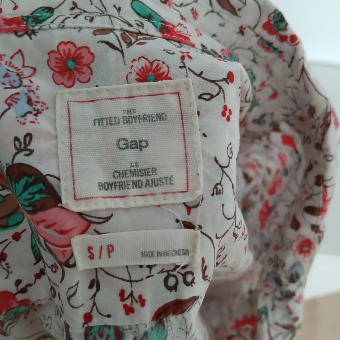 Blommig skjorta från Gap, S - 3