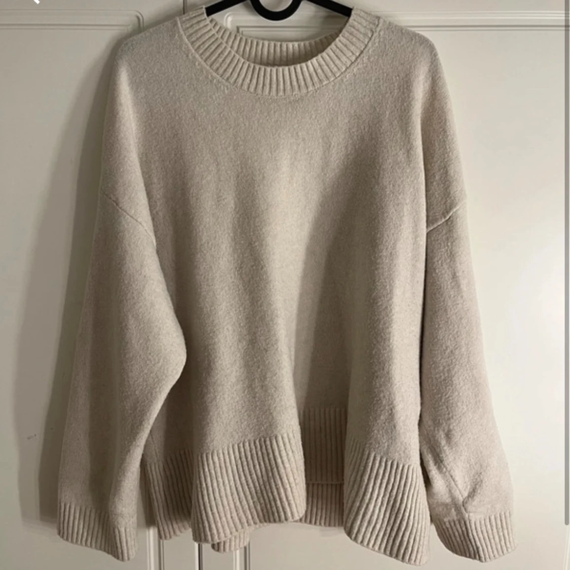 Vit stickad tröja från Stradivarius