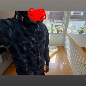 BAPE HOODIE - Bape Hoodie st L\M köpt här på Plick för 1500kr kontakta för mer bilder osv
