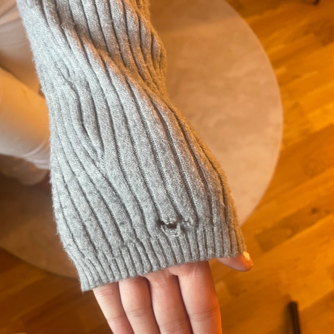 Grå ribbad kofta med knappar - 2