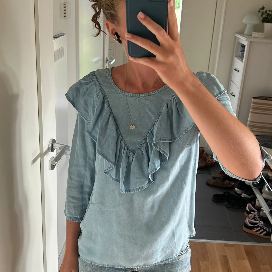 Blå tröja med volang🩵