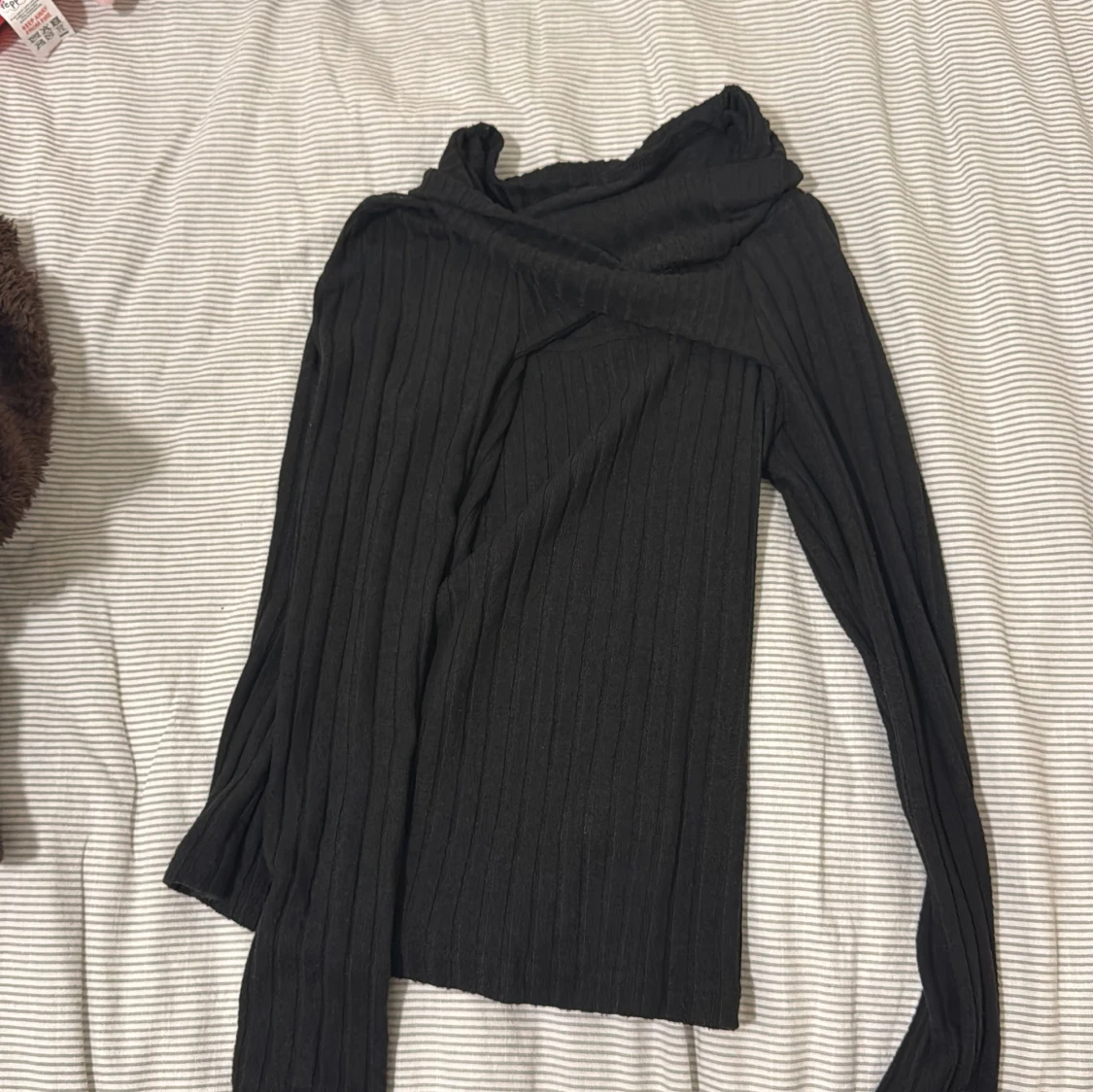 Svart ribbad långärmad tröja