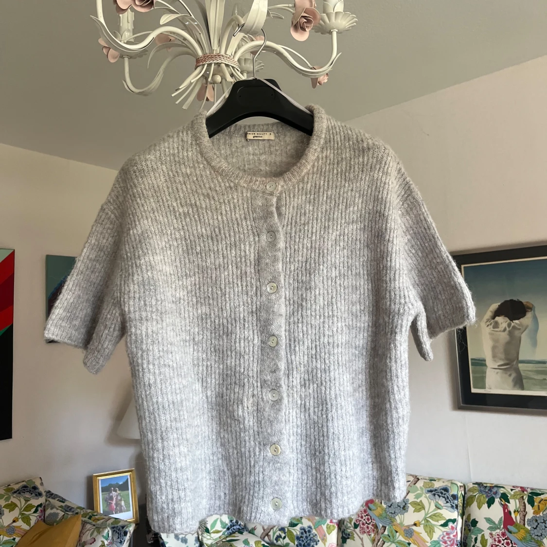 Grå ribbstickad kofta från GinaTricot