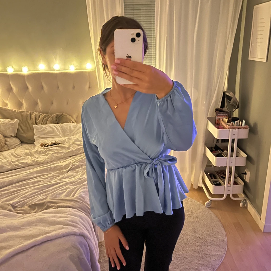 Ljusblå omlottblus med knyt - 2