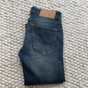Skit snygga Tiger of Sweden jeans storlek 26/32 - Tiger of Sweden jeans, style slender, PRG Julie, Made in Italy. As feta för att börja hösten! Kontakta vid intresse eller frågor 👌