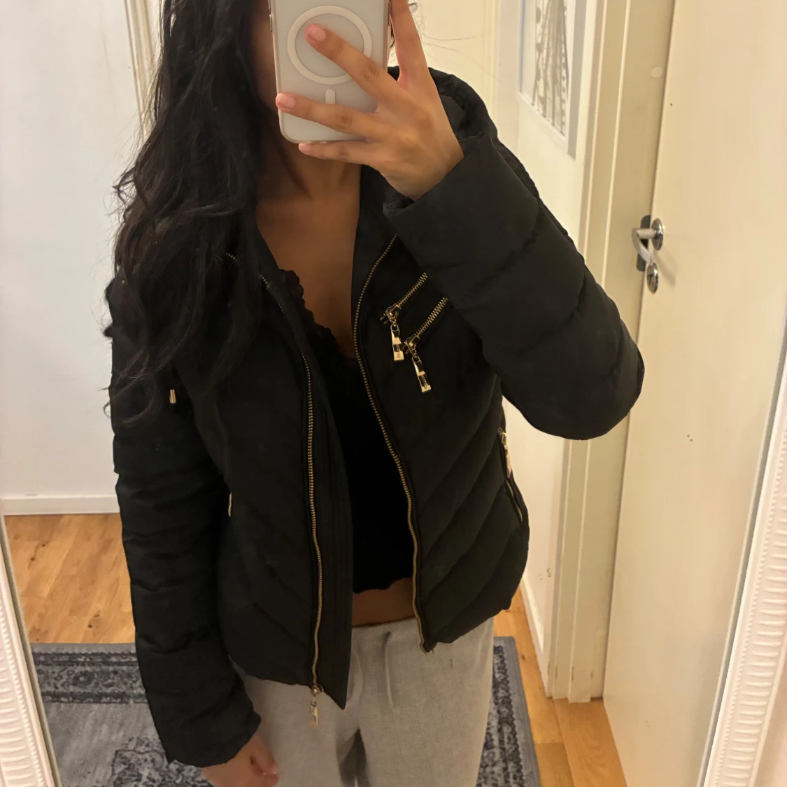 Svart pufferjacka från Hollies - 1