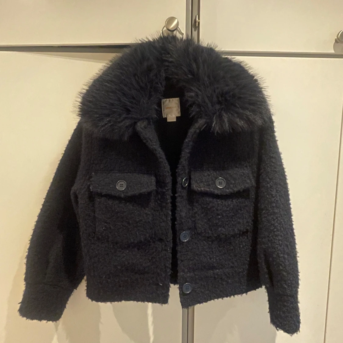 Blå teddyjacka från Gina Tricot (Young)