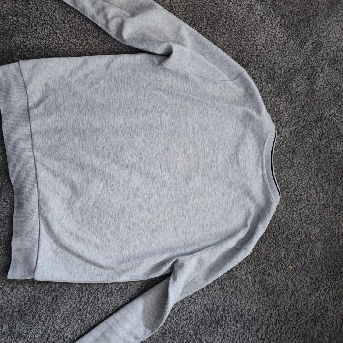 Grå sweatshirt från Hugo Boss - 1