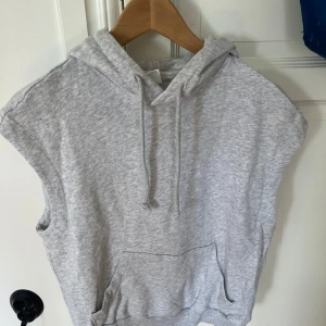 Grå ärmlös hoodie med huva - Cool kortärmad hoodie💕💕