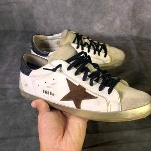 Golden goose skoe - Mycket fint skick | Size 44  | fraktar spårbart inom 24 timmar |  för att köpa klicka ” köp nu” | vid frågor skriv ett meddelande |