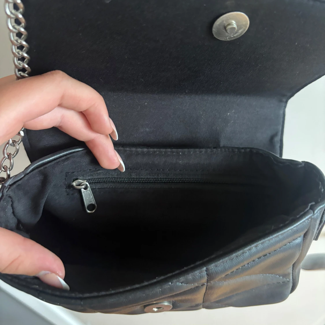 Svart väska - 3