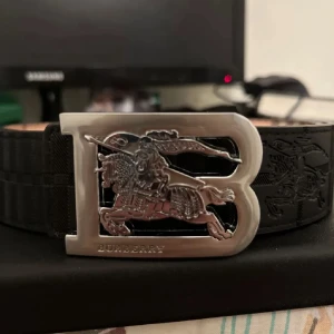 Burbery bälte  - Svart storlek 110cm