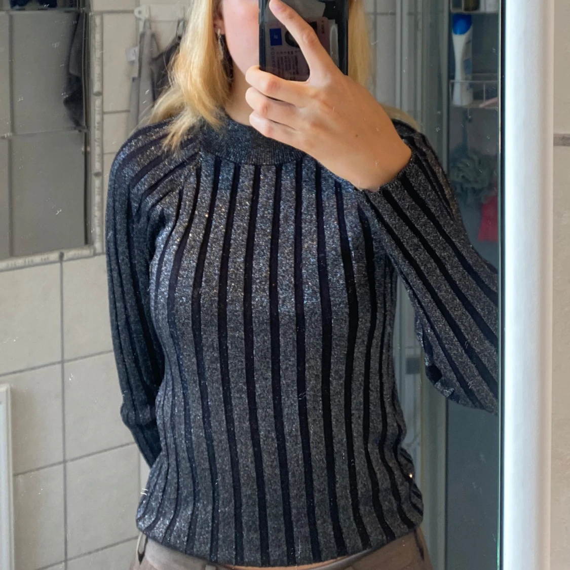 Glittrig randig tröja från Lindex - 1