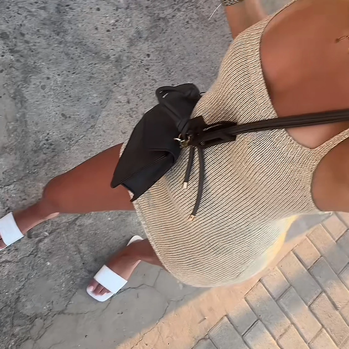 Guldglittrig klänning