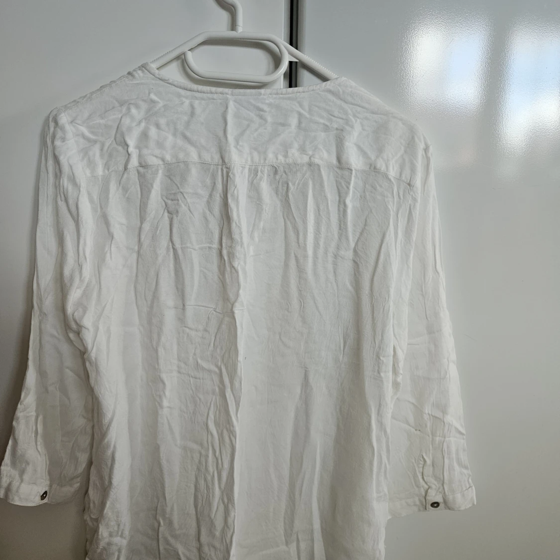 Vit blus med paljettdekor från vero moda - 2