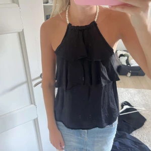 Halterneck topp - Säljer denna från Zara 