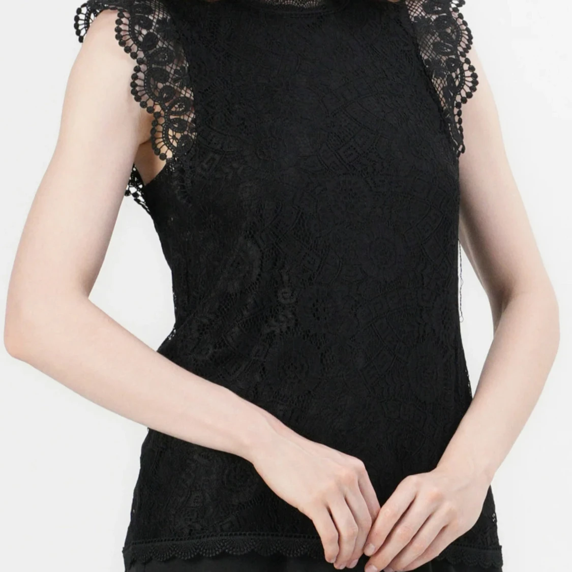 Svart spetsblus med volangärm vero mods - 1