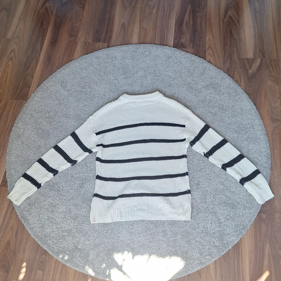 Vit och svart randig stickad tröja lager 157 - 1