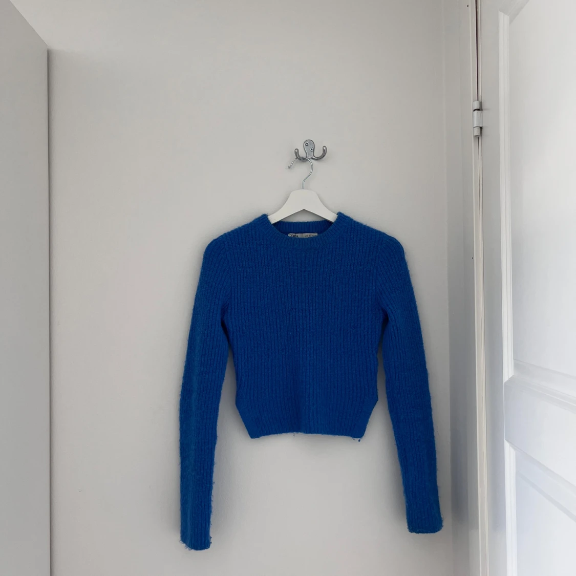 Blå stickad tröja i XS från ZARA  - 1