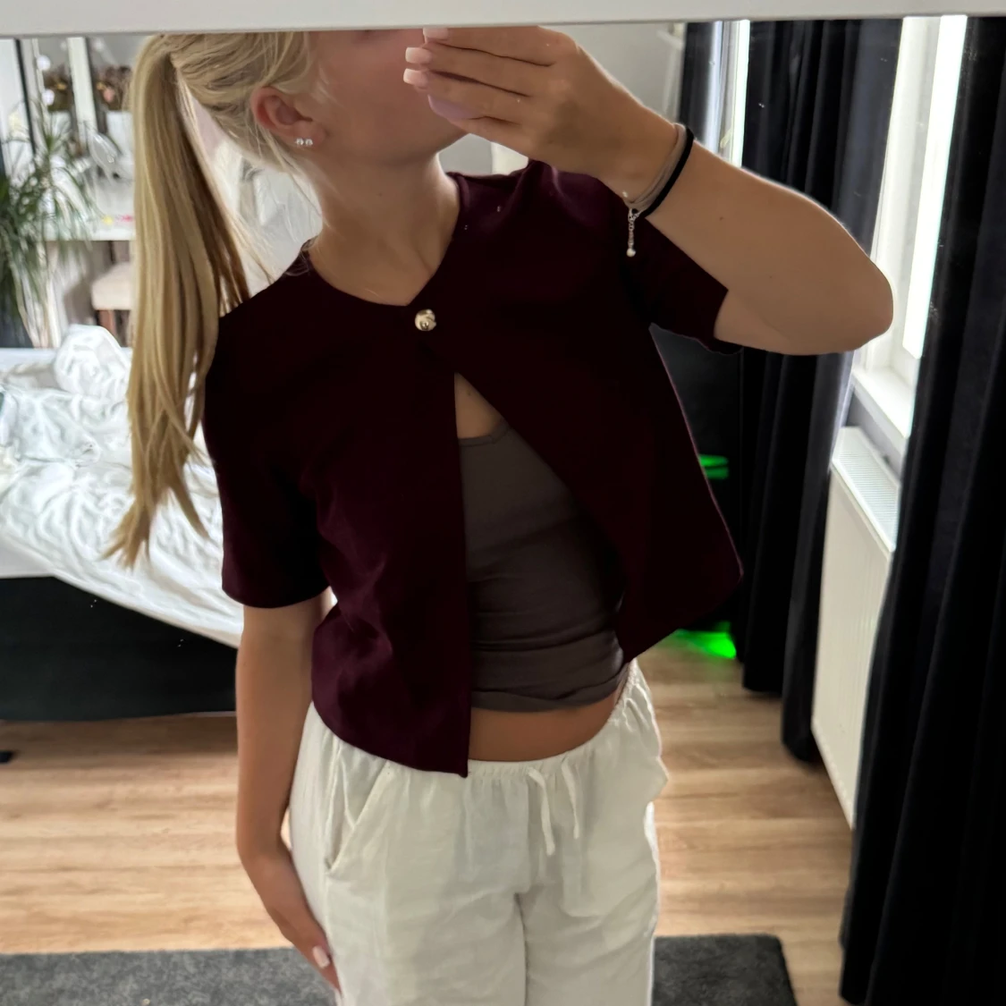 Vinröd cardigan jacka från Gina Tricot