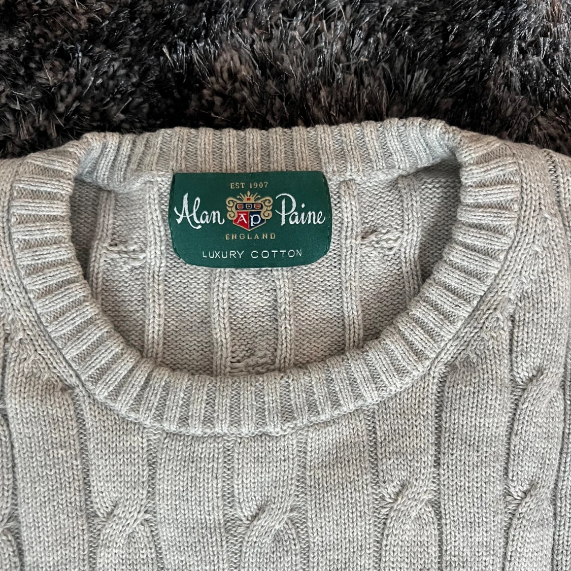 Ljusgrå kabelstickad tröja Alan Paine - 2